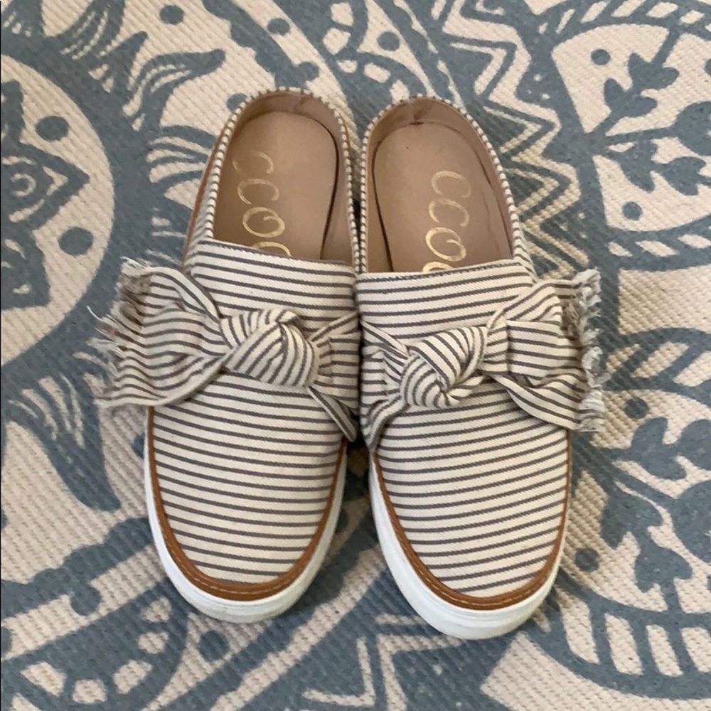 Vici mules cream/gray size:8